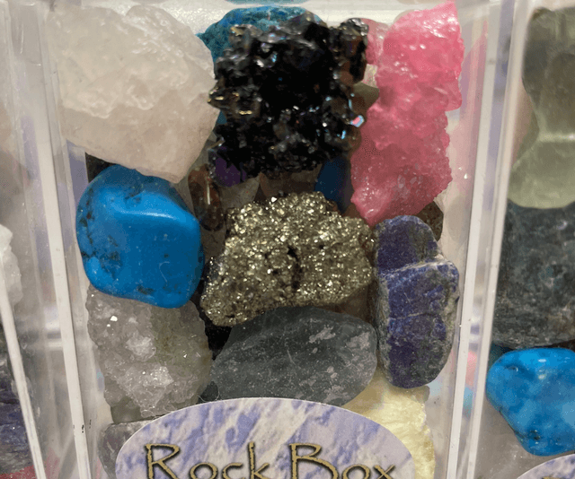 Rocks & minerals mixed box